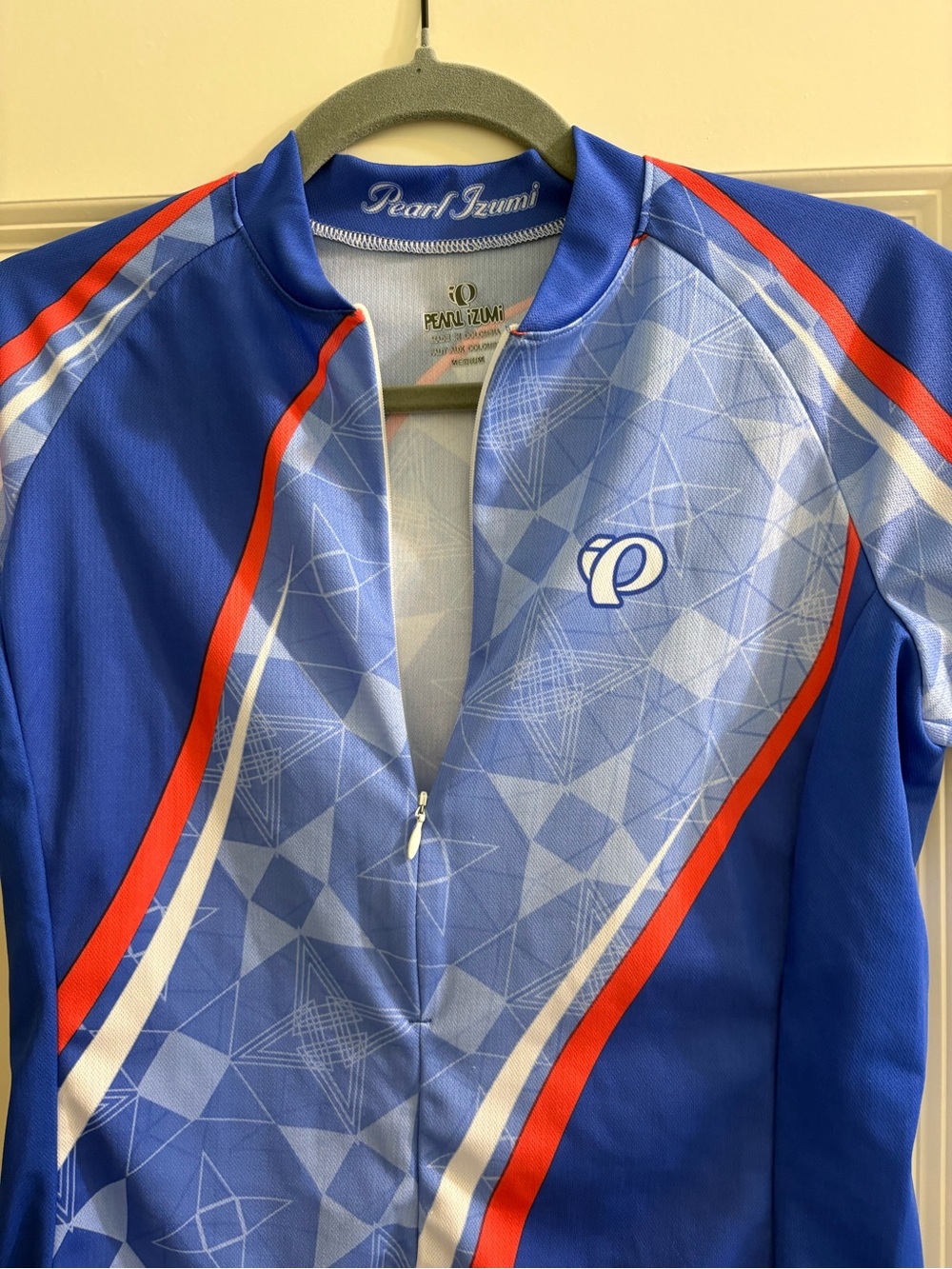 Women's Pearl Izumi Select Series Blue Cycling Jersey Medium
Cycling Attire